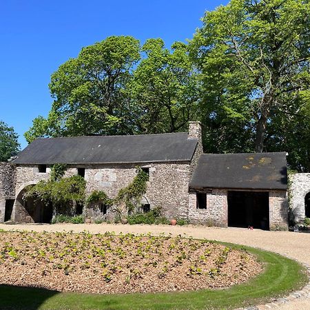 Manoir Du Menec Chambre Le Folgoet Exterior photo